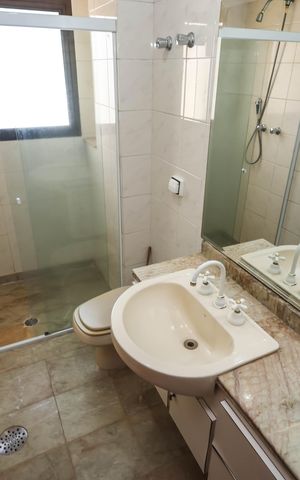 Apartamento à venda com 165m², 3 quartos e 3 vagas Apartamento à venda com 165m², 3 quartos e 3 vagasBanheiro