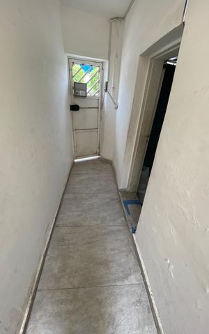Casa à venda com 85m², 2 quartos e 1 vaga Casa à venda com 85m², 2 quartos e 1 vagaCorredor