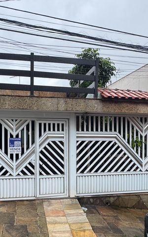 Casa à venda com 223m², 3 quartos e 2 vagasFachada 