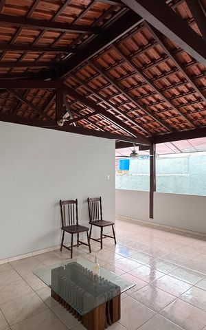 Casa à venda com 223m², 3 quartos e 2 vagasVaranda