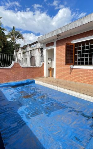Casa à venda com 272m², 4 quartos e 3 vagasPiscina 
