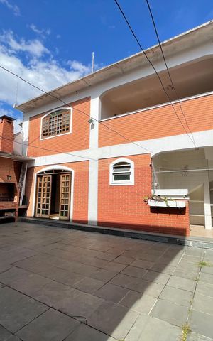 Casa à venda com 272m², 4 quartos e 3 vagasQuintal