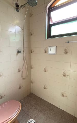 Casa à venda com 272m², 4 quartos e 3 vagasBanheiro 5