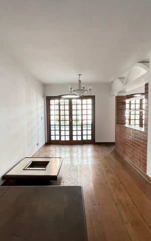Casa à venda com 272m², 4 quartos e 3 vagasSala