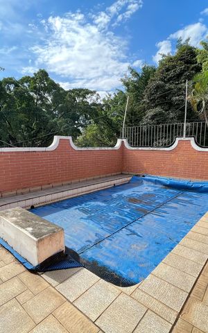 Casa à venda com 272m², 4 quartos e 3 vagasPiscina