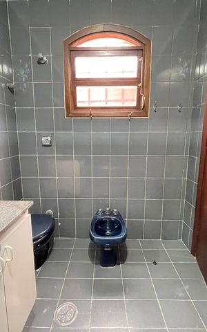 Casa à venda com 272m², 4 quartos e 3 vagasBanheiro 2