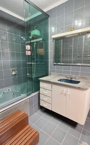Casa à venda com 272m², 4 quartos e 3 vagasBanheiro 2
