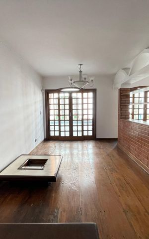 Casa à venda com 272m², 4 quartos e 3 vagasSala
