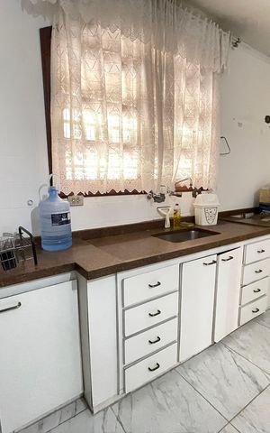 Casa à venda com 272m², 4 quartos e 3 vagasCozinha 