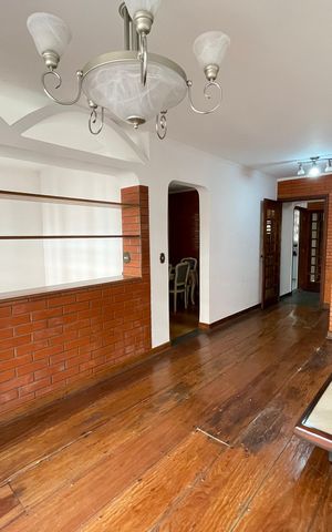 Casa à venda com 272m², 4 quartos e 3 vagasSala