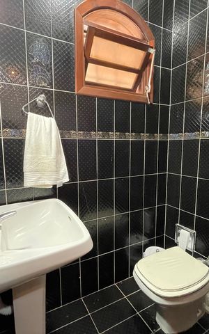 Casa à venda com 272m², 4 quartos e 3 vagasBanheiro 4