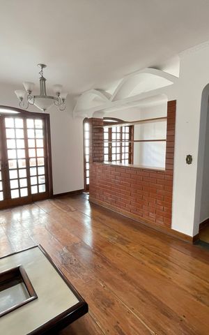 Casa à venda com 272m², 4 quartos e 3 vagasSala