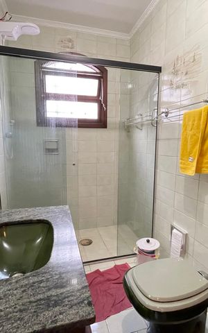 Casa à venda com 272m², 4 quartos e 3 vagasBanheiro 1