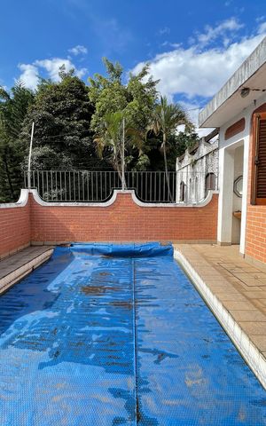 Casa à venda com 272m², 4 quartos e 3 vagasPiscina 