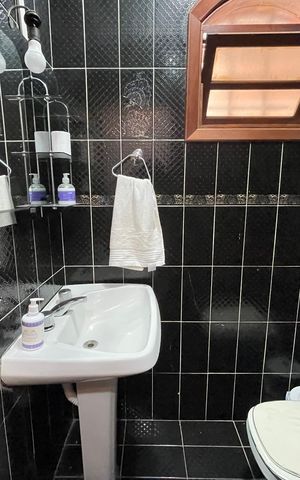 Casa à venda com 272m², 4 quartos e 3 vagasBanheiro 4