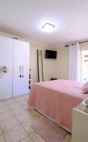 Casa à venda com 138m², 3 quartos e 2 vagasSuíte