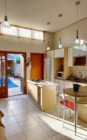 Casa de condomínio à venda com 200m², 4 quartos e 3 vagas Casa de condomínio à venda com 200m², 4 quartos e 3 vagasSala / Cozinha