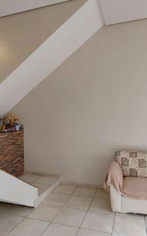 Casa de condomínio à venda com 200m², 4 quartos e 3 vagas Casa de condomínio à venda com 200m², 4 quartos e 3 vagasSala / Cozinha