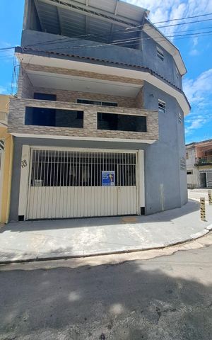 Casa à venda com 380m², 6 quartos e 2 vagas Casa à venda com 380m², 6 quartos e 2 vagasFachada com PLACA