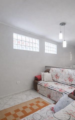 Casa à venda com 380m², 6 quartos e 2 vagas Casa à venda com 380m², 6 quartos e 2 vagasSala - Casa 1