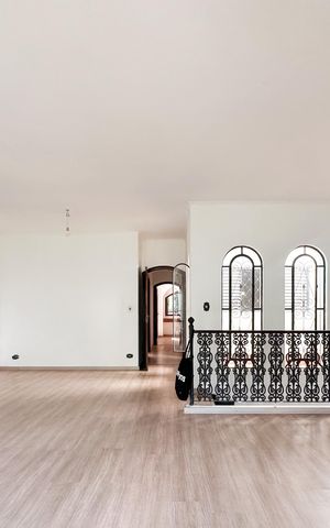 Casa à venda com 283m², 3 quartos e 4 vagas Casa à venda com 283m², 3 quartos e 4 vagasSala