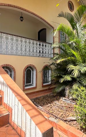 Casa à venda com 283m², 3 quartos e 4 vagas Casa à venda com 283m², 3 quartos e 4 vagasQuintal