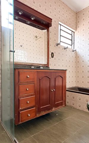 Casa à venda com 283m², 3 quartos e 4 vagas Casa à venda com 283m², 3 quartos e 4 vagasBanheiro da Suíte