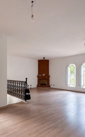 Casa à venda com 283m², 3 quartos e 4 vagas Casa à venda com 283m², 3 quartos e 4 vagasSala