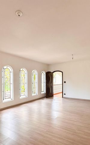 Casa à venda com 283m², 3 quartos e 4 vagas Casa à venda com 283m², 3 quartos e 4 vagasSala