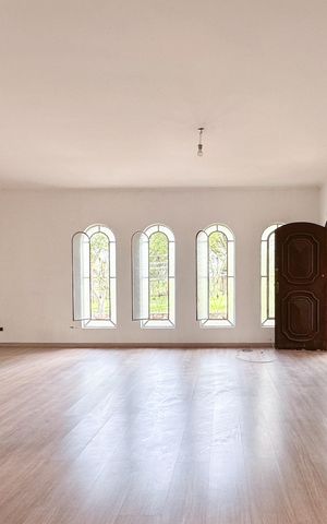 Casa à venda com 283m², 3 quartos e 4 vagas Casa à venda com 283m², 3 quartos e 4 vagasSala