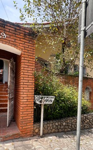 Casa à venda com 283m², 3 quartos e 4 vagas Casa à venda com 283m², 3 quartos e 4 vagasFachada
