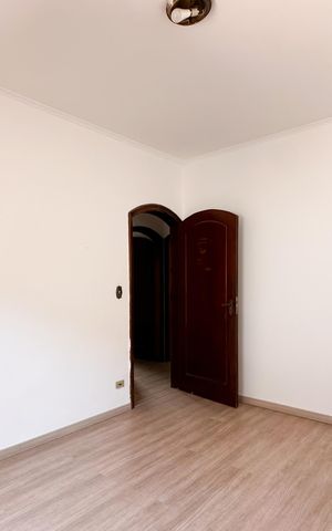 Casa à venda com 283m², 3 quartos e 4 vagas Casa à venda com 283m², 3 quartos e 4 vagasQuarto 2