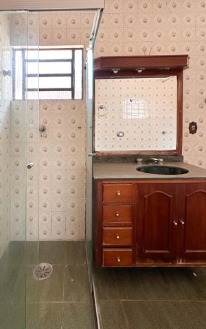 Casa à venda com 283m², 3 quartos e 4 vagas Casa à venda com 283m², 3 quartos e 4 vagasBanheiro da Suíte