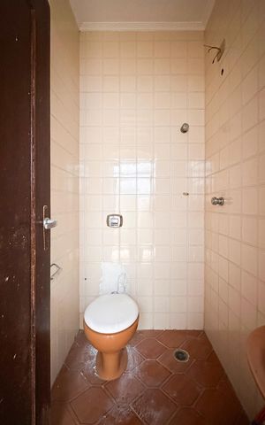 Casa à venda com 283m², 3 quartos e 4 vagas Casa à venda com 283m², 3 quartos e 4 vagasBanheiro de serviço