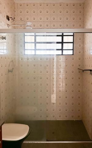 Casa à venda com 283m², 3 quartos e 4 vagas Casa à venda com 283m², 3 quartos e 4 vagasBanheiro Social