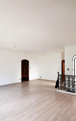Casa à venda com 283m², 3 quartos e 4 vagas Casa à venda com 283m², 3 quartos e 4 vagasSala