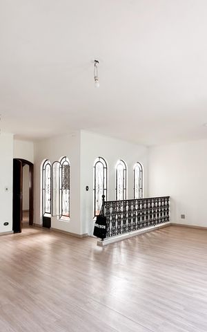 Casa à venda com 283m², 3 quartos e 4 vagas Casa à venda com 283m², 3 quartos e 4 vagasSala