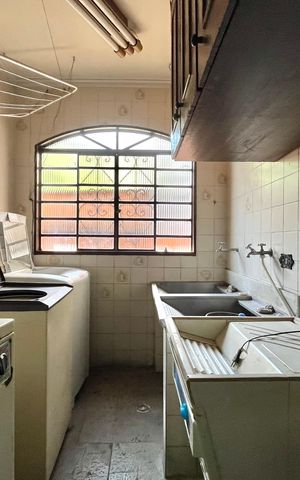 Casa à venda com 430m², 3 quartos e 2 vagas Casa à venda com 430m², 3 quartos e 2 vagasÁrea de Serviço