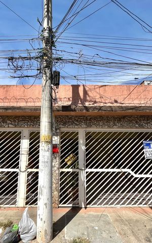 Casa à venda com 430m², 3 quartos e 2 vagas Casa à venda com 430m², 3 quartos e 2 vagasFachada