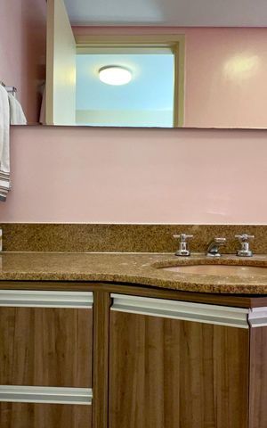 Apartamento para alugar com 186m², 3 quartos e 1 vaga Apartamento para alugar com 186m², 3 quartos e 1 vagaBanheiro da Suíte