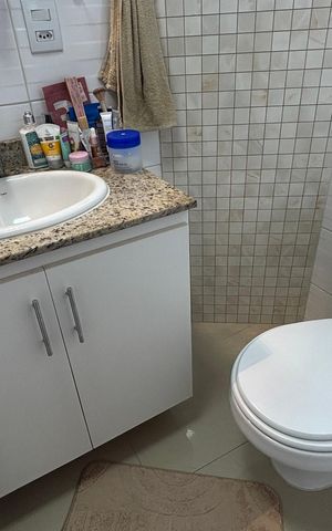 Apartamento à venda com 75m², 2 quartos e 2 vagas Apartamento à venda com 75m², 2 quartos e 2 vagasBanheiro da Suíte