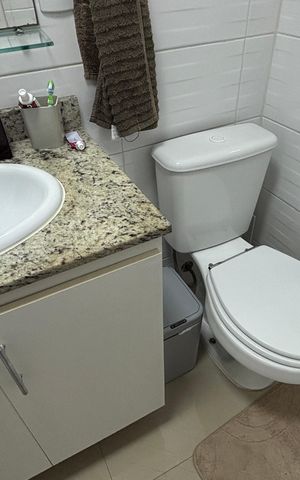Apartamento à venda com 75m², 2 quartos e 2 vagas Apartamento à venda com 75m², 2 quartos e 2 vagasBanheiro
