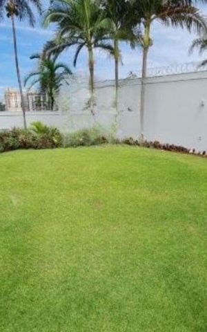 Casa para alugar com 780m², 4 quartos e 4 vagas Casa para alugar com 780m², 4 quartos e 4 vagasQuintal
