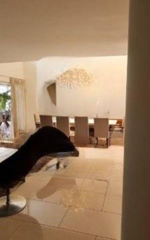 Casa para alugar com 780m², 4 quartos e 4 vagas Casa para alugar com 780m², 4 quartos e 4 vagasSala