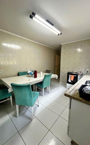 Casa à venda com 206m², 3 quartos e 2 vagas Casa à venda com 206m², 3 quartos e 2 vagasCozinha