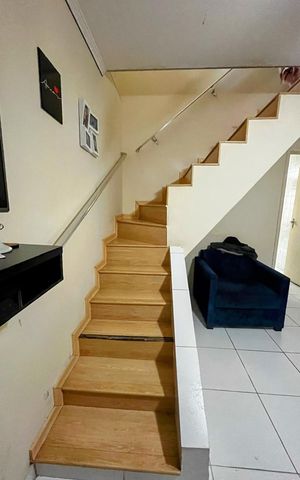 Casa à venda com 206m², 3 quartos e 2 vagas Casa à venda com 206m², 3 quartos e 2 vagasSala
