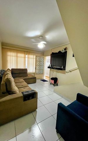 Casa à venda com 206m², 3 quartos e 2 vagas Casa à venda com 206m², 3 quartos e 2 vagasSala