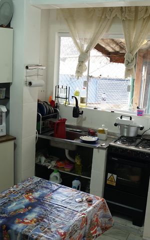 Casa à venda com 300m², 2 quartos e 4 vagasCasa 1 Cozinha