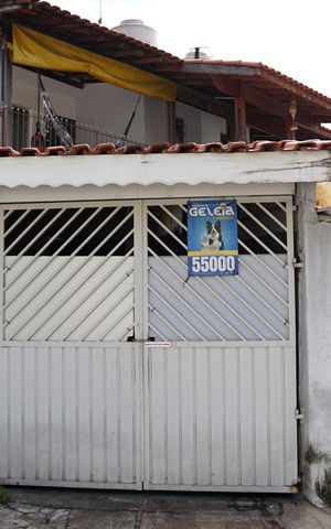 Casa à venda com 300m², 2 quartos e 4 vagasFACHADA CASA 2