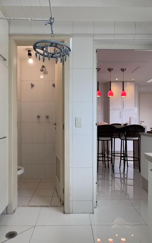 Apartamento para alugar com 174m², 4 quartos e 3 vagas Apartamento para alugar com 174m², 4 quartos e 3 vagasCozinha e Área de Serviço